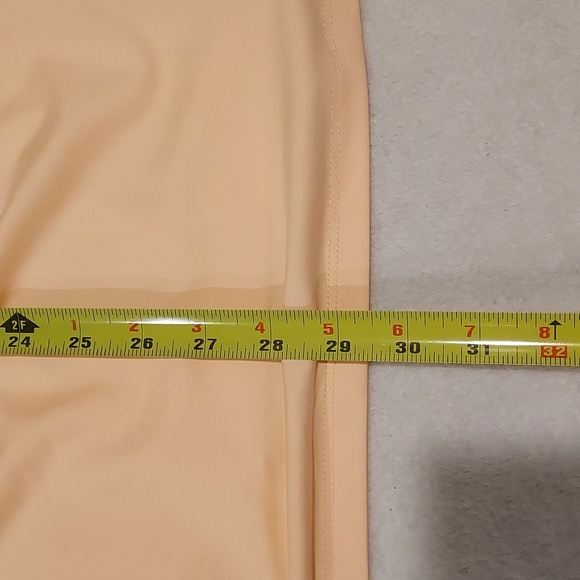Women's Size L Zelos Peach Tankini Top W/ Built-in Bra - Picture 8 of 9